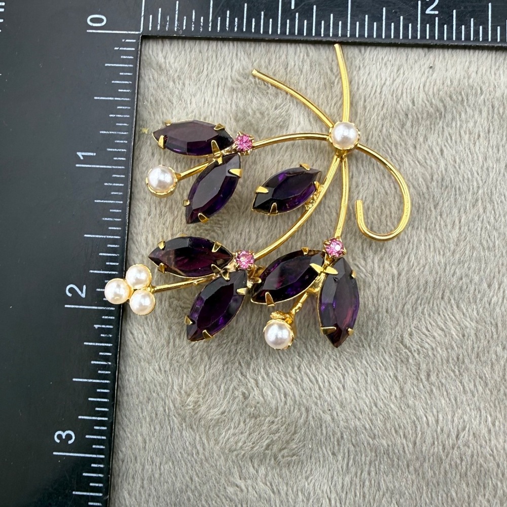 Vintage Brooch Gold Tone Purple Rhinestone Flower Faux Pearl Open Back - Picture 5 of 6